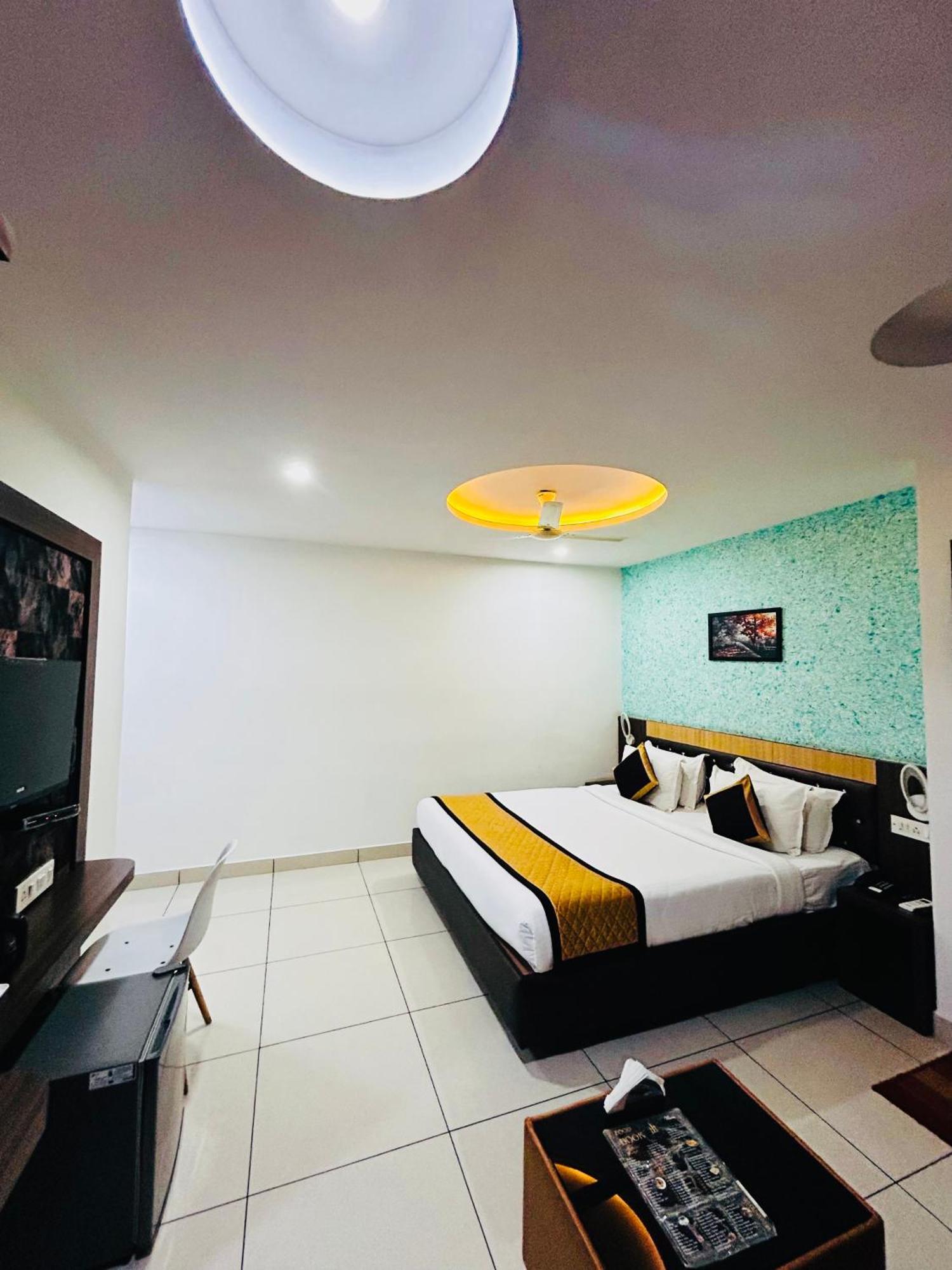The Porch Inn Hotel/Service Apartments Bangalore Eksteriør billede